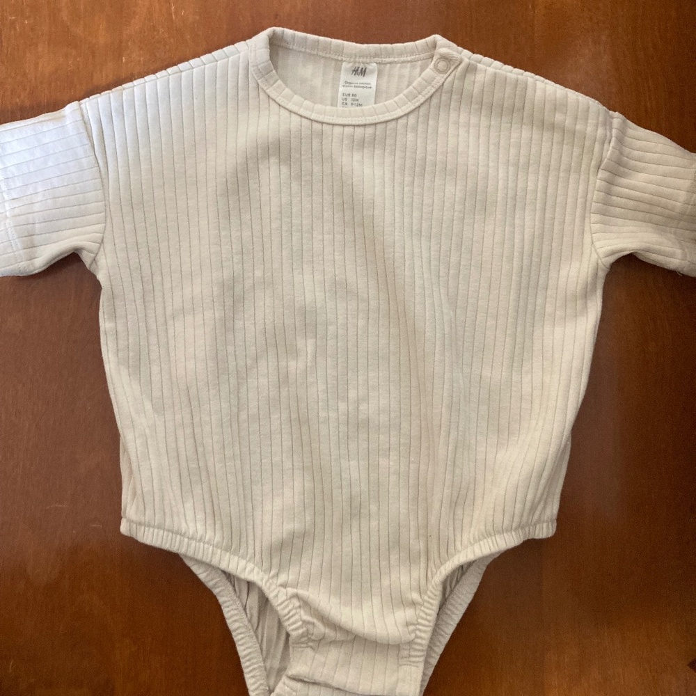 H&M baby oversize bubble body suit 12 months